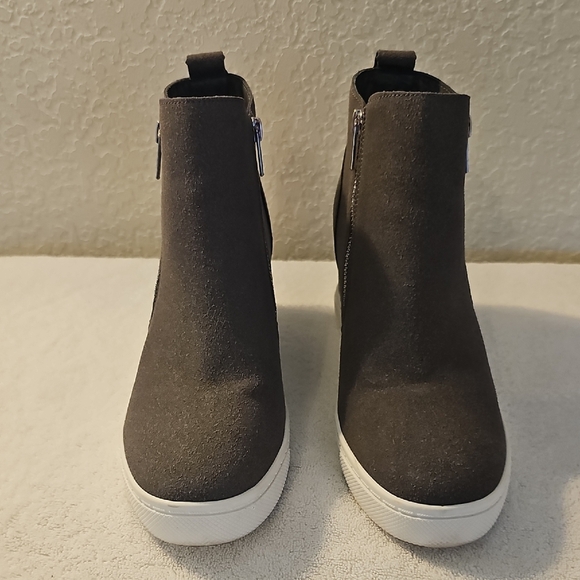 Athlefit Gray Ankle Side Zip Booties Size 9.5 EUC - Picture 3 of 12
